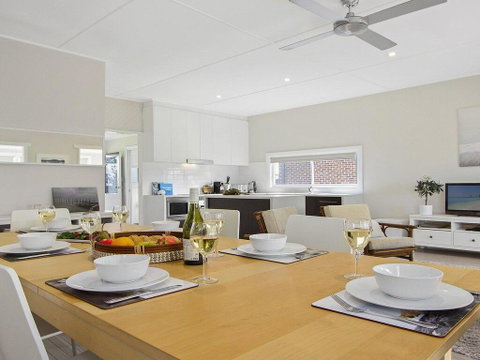 Beachbreak - Fall Asleep To The Sound Of The Ocean - Melbourne Tourism 1