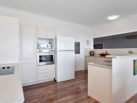 Beached Inn' 93 Foreshore Drive - Spacious Beach Front House - Melbourne Tourism 2