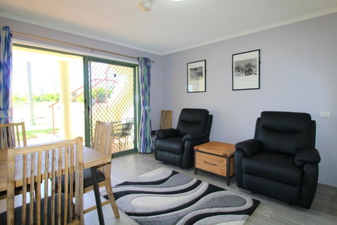 Beachfront 2, 25 Willow Street - Melbourne Tourism 2