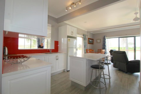 Beachfront 6, 25 Willow Street - Melbourne Tourism 3