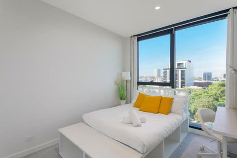 REST COLLECTION One Bedroom Apartment With Study - Melbourne Tourism 1