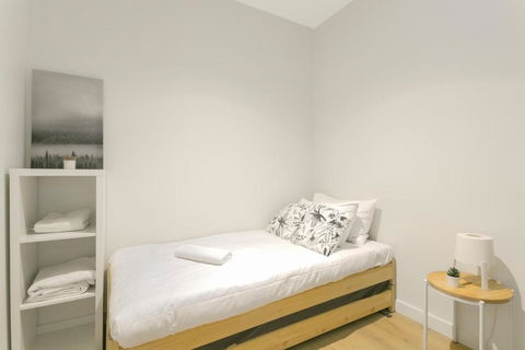 REST COLLECTION One Bedroom Apartment With Study - Melbourne Tourism 3