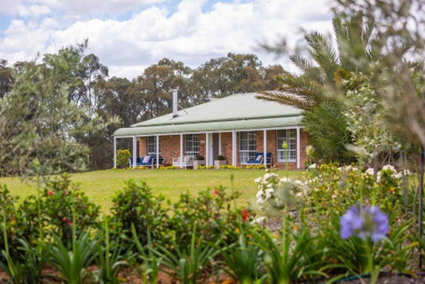 Redims Hill Cottage - Melbourne Tourism 0