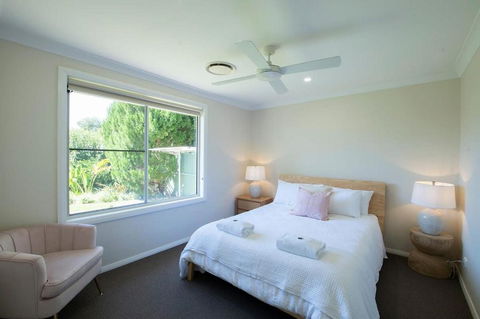 Regand Retreat - Luxurious Family Home, Pool - Melbourne Tourism 1