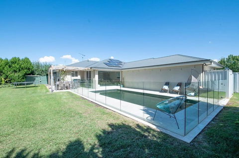 Regand Retreat - Luxurious Family Home, Pool - Melbourne Tourism 2