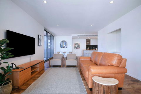 Regatta Hideaway - A Breezy Balcony Residence - Melbourne Tourism 3