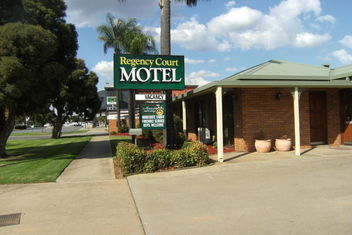 Regency Court Motel with Melbourne Tourism