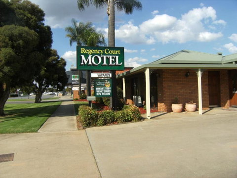 Regency Court Motel - Melbourne Tourism 0