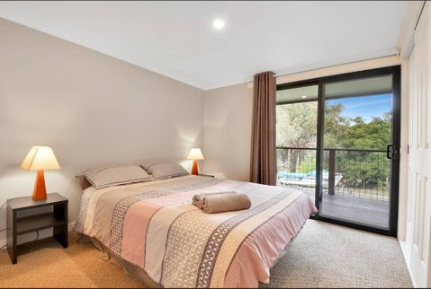 Relax At Goughs Bay - Melbourne Tourism 1