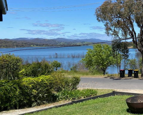 Relax In The Spa With Views Opposite Lake Eildon - Melbourne Tourism 0