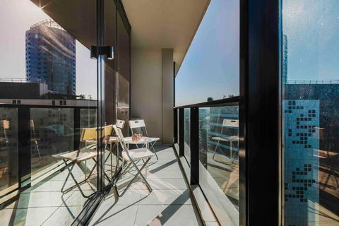 Resort Lifestyle Urban Apt - Pool, Gym, Sauna - Melbourne Tourism 1