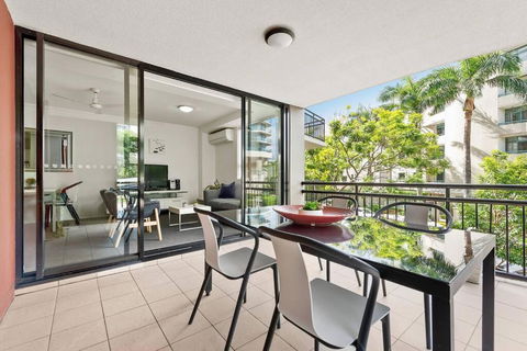 Resort Living - 10mins CBD - 2Bed / 2Bath / 1Car - Melbourne Tourism 2