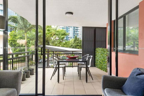 Resort Living - 10mins CBD - 2Bed / 2Bath / 1Car - Melbourne Tourism 1