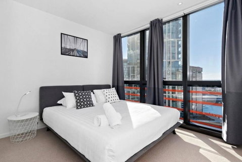 Resort-style Docklands Riverview Stay With Parking - Melbourne Tourism 1