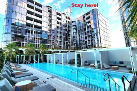 Resort-style Exec 1 Bed With Study In Port Melbourne - Melbourne Tourism 0