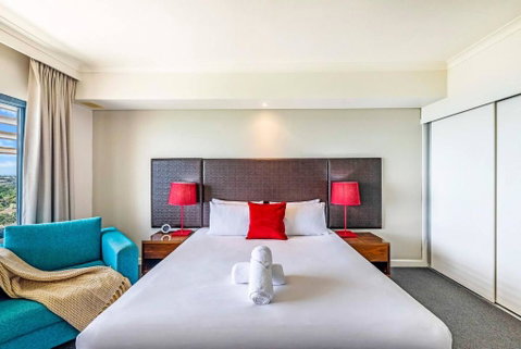 Resort Style King Pad With Sparkling Sea Views - Melbourne Tourism 3