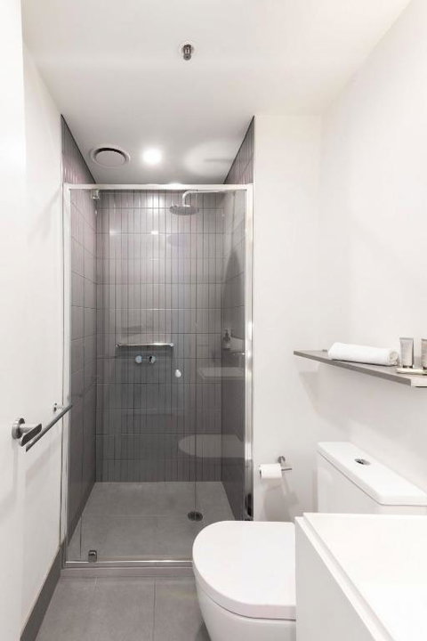 Resort Style Living 2 Bed Apt With Pool BBQ - Melbourne Tourism 2