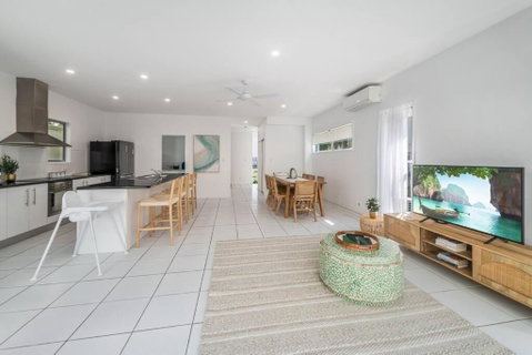 Retreat In The Heart Of Alex - 3BR Sleeps 11, Pool - Melbourne Tourism 1