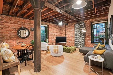 Retro Meets Industrial At Heritage Bond Store - Melbourne Tourism 0