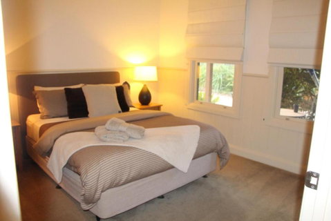 River Rock Cottage Centrally Located And Dog Friendly - Melbourne Tourism 1