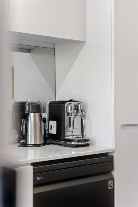 River Torrens Retreat - 2BR, Parking, Wi-Fi - Melbourne Tourism 1
