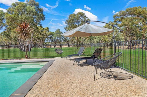 Riverlyne - Riverfront Holiday Home - Melbourne Tourism 1