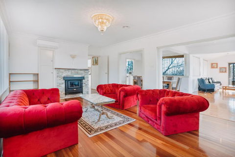 Restful Canberra Retreat In Spacious Terrace Home - Melbourne Tourism 0