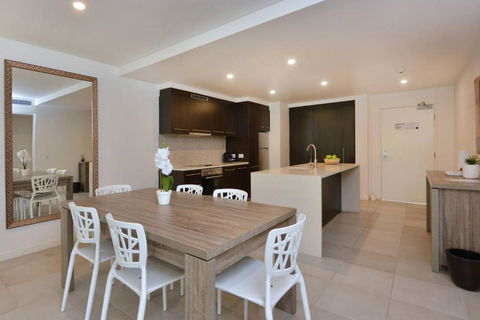 Resort-style Swim Out - A True Tropical Oasis - Melbourne Tourism 3