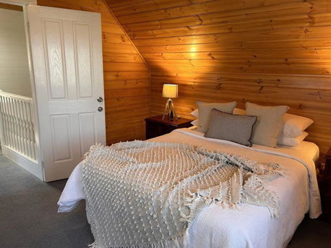 Sails - Elegant, Spacious Beach Villa - Melbourne Tourism 1
