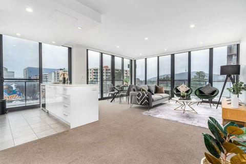 Roomy 2BR 2BA City-Centre Apt - Melbourne Tourism 0