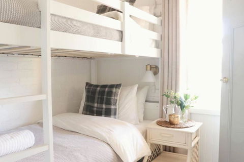 Rustic Chic 200 Metres From CBD - Melbourne Tourism 1