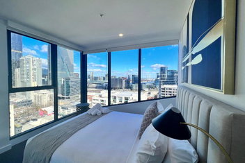 Samma Flagstaff Luxury Apartments with Melbourne Tourism