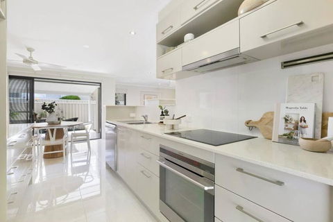 Riviera Road Miami - 4BRM Dual Villa - Melbourne Tourism 2