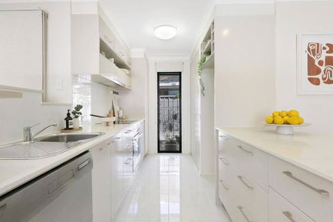 Riviera Road Miami - 4BRM Dual Villa - Melbourne Tourism 3