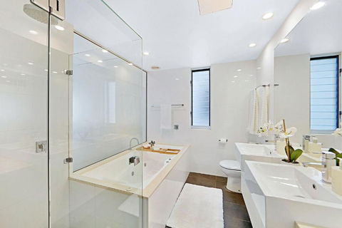 Rockpool No 4 Beachfront Unit - Melbourne Tourism 3