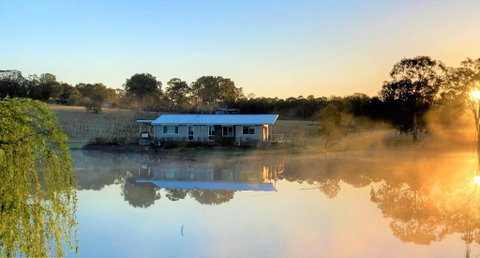 Romantic Lakehouse Set In A Private Vineyard In The Hunter Valley - Melbourne Tourism 1