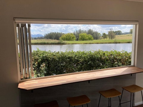 Romantic Lakehouse Set In A Private Vineyard In The Hunter Valley - Melbourne Tourism 3