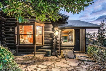 Romantic Retreat In The Dandenong Mountains with Melbourne Tourism