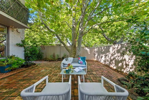 Romantic Retreat With Garden - Melbourne Tourism 1