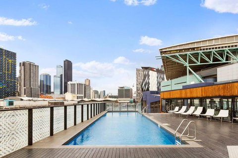 Rooftop Pool 2BR Apt At Marvel Stadium With Free Parking - Melbourne Tourism 3