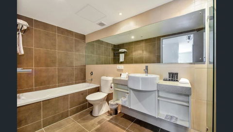 Room With Kitchen At Pandanus - Melbourne Tourism 1