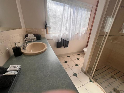 Rose Garden Motel - Melbourne Tourism 1
