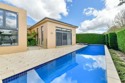 Roselawn Retreat - Pool, Incredible Views, Sleeps 8 - Melbourne Tourism 3