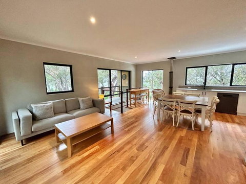 Rosella - Bushland Hideaway - Melbourne Tourism 1