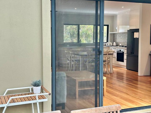 Rosella - Bushland Hideaway - Melbourne Tourism 3