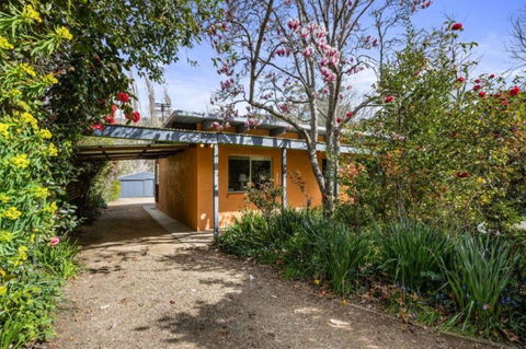 Roses On The River - An Absolute River Frontage Cottage - Melbourne Tourism 1
