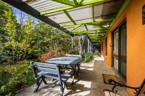 Roses On The River - An Absolute River Frontage Cottage - Melbourne Tourism 2