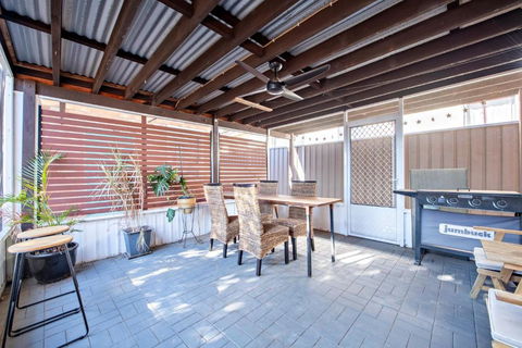 Rosewood Cottage - Stroll To Central, Cosy Escape - Melbourne Tourism 3