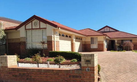 Roxy - A Spacious Cosy Getaway - Near Mel Airport - Melbourne Tourism 2