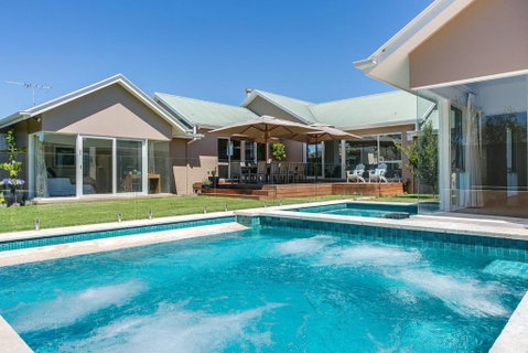Royadie Resort - Pool Spa Tennis 500m To Beach - Melbourne Tourism 0